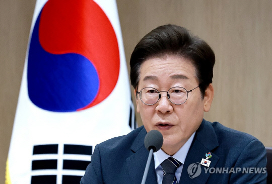 이재명 대통령이 24일 서울 용산 대통령실 청사에서 열린 국무회의를 주재하며 발언하고 있다. 연합뉴스